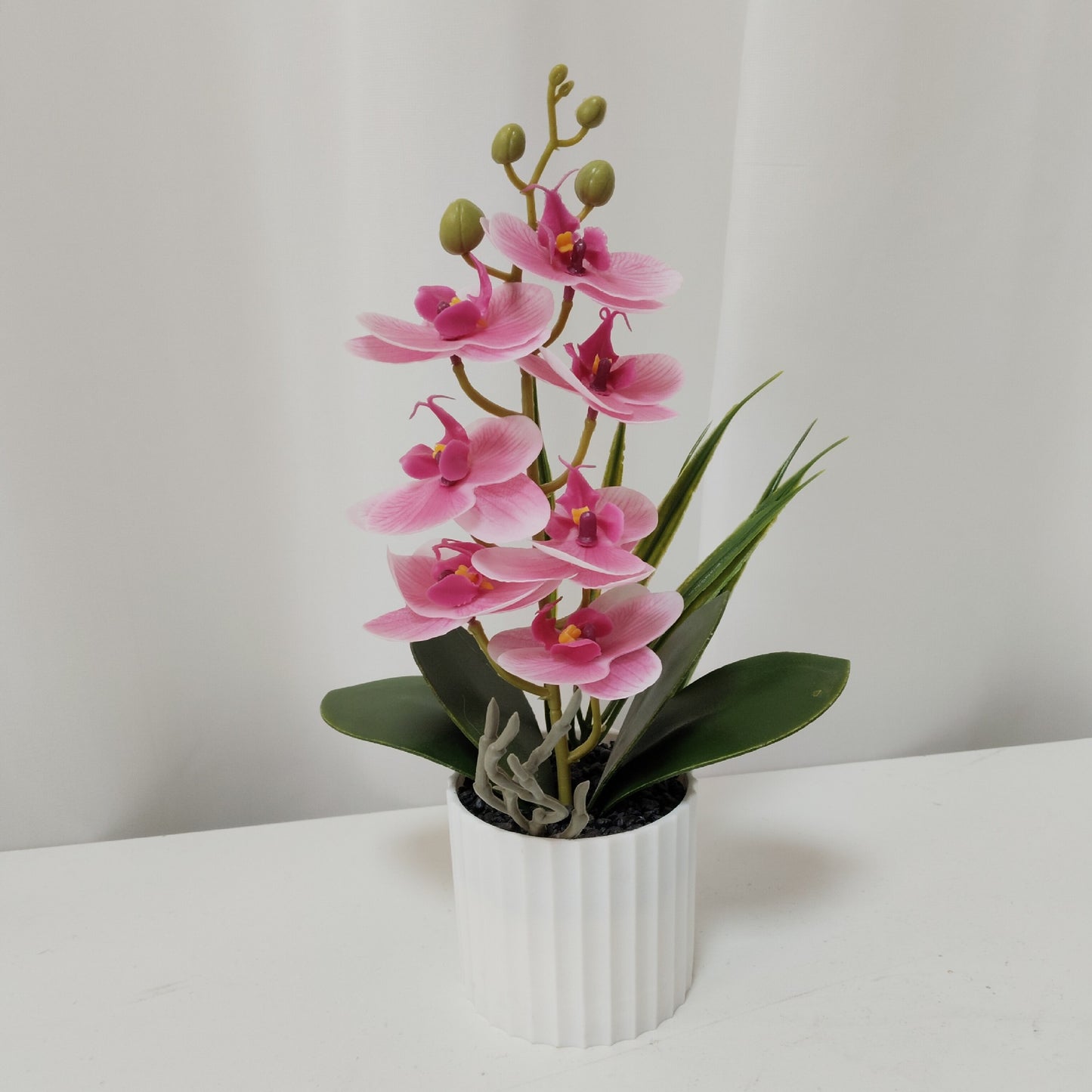 Simulated Phalaenopsis potted plants with seven flowers and four flowers, New Year's Eve flowers housewarming gifts, placed in the living room, light luxury home furnishing hotel