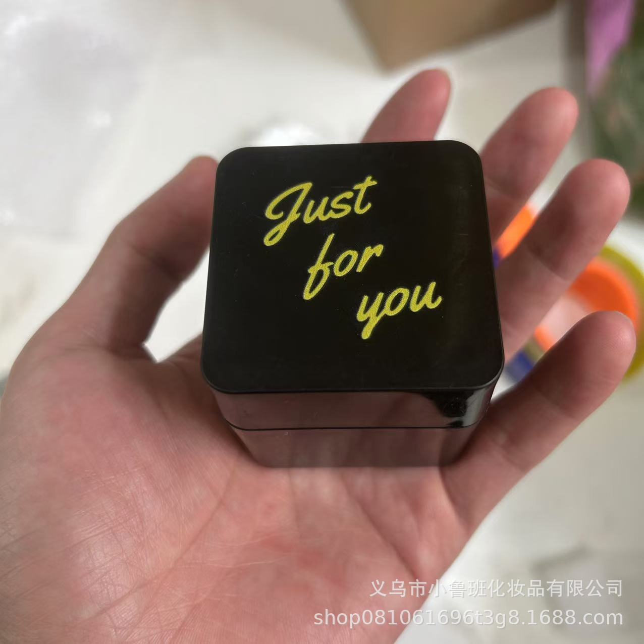 3D Printed Middle Finger Surprise Gift Box Spoof Middle Finger Surprise Gift Box Whole Person Toy