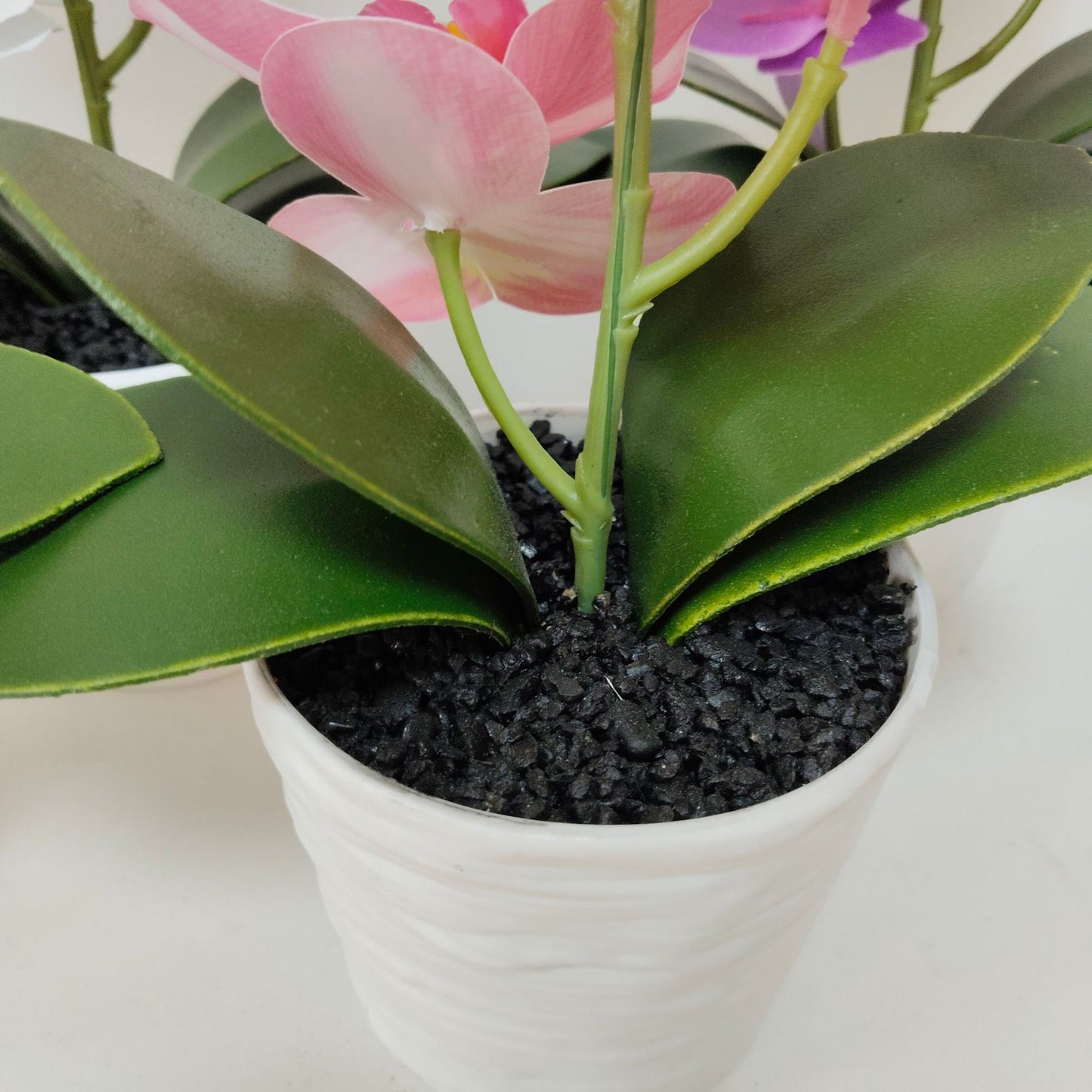 Simulated Phalaenopsis potted plants with seven flowers and four flowers, New Year's Eve flowers housewarming gifts, placed in the living room, light luxury home furnishing hotel