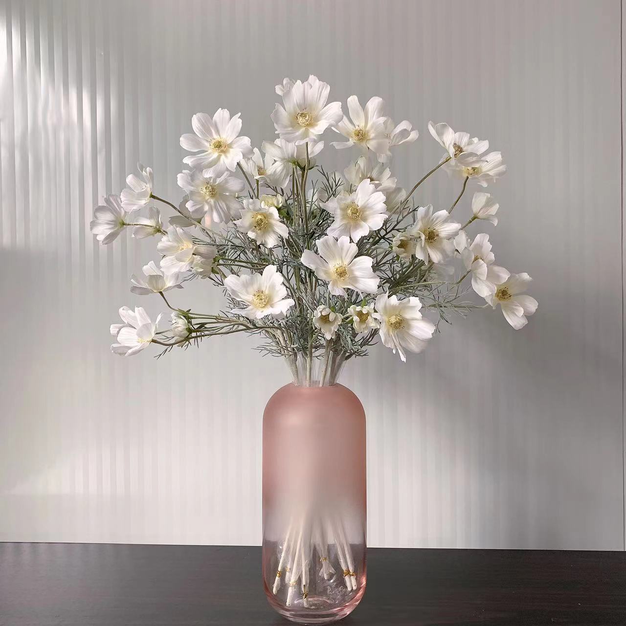 Manufacturer Supply Home Decoration Wedding Fake Flower Pastoral Floral Simulation Flower Silk Flower Gesang Chrysanthemum Small Chrysanthemum Cosmos Chrysanthemum