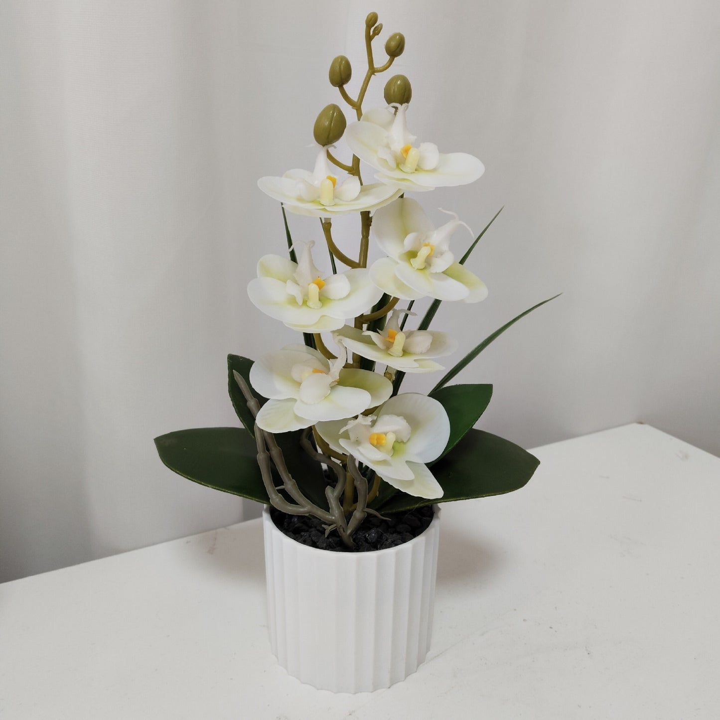 Simulated Phalaenopsis potted plants with seven flowers and four flowers, New Year's Eve flowers housewarming gifts, placed in the living room, light luxury home furnishing hotel