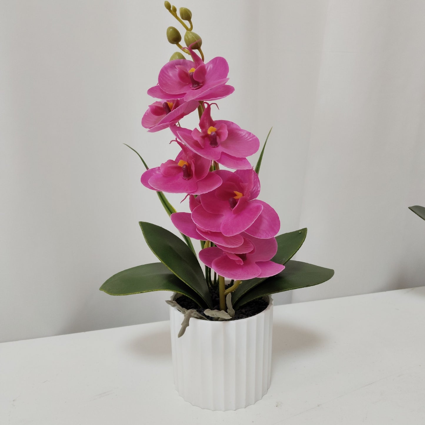 Simulated Phalaenopsis potted plants with seven flowers and four flowers, New Year's Eve flowers housewarming gifts, placed in the living room, light luxury home furnishing hotel